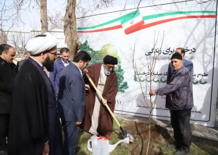 حفظ درختان وظیفه دینی و ملی است