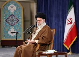 قوای سه گانه با هم همکاری و همدلی کنند/مسئولان بر حل مسائل اصلی کشور تمرکز کنند