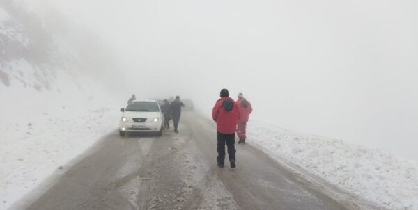 امدادرسانی به ۱۲۰۰ مسافر گرفتار در برف و کولاک جاده اهر – تبریز