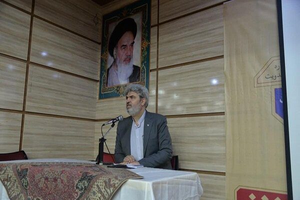 بنیان جشنواره مشاعره علوی باید از مهدهای کودک و مدارس آغاز شود