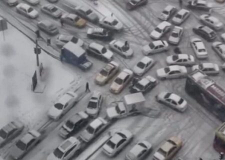 قفل شدن  شهر تبریز در برف، شهر از کنار شومینه مدیریت نمی‌شود