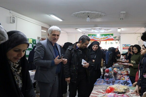 جشنواره «آیین‌های سرزمین من» در دبیرستان سما سمنان برگزار شد