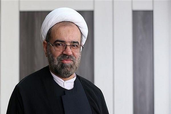 سبک زندگی، ماموریت ویژه‌ دانشگاه آزاد قم/ توامندسازی اساتید علوم انسانی برای دانشگاه اسلامی ضروری است