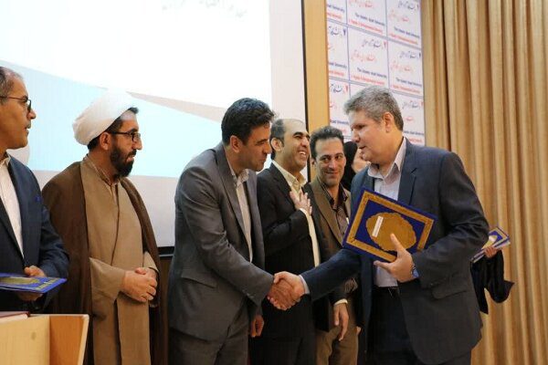 آئین تجلیل از مقام والای استادان در دانشگاه آزاد شهرکرد