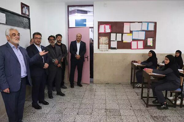 دکتر طهرانچی از رویداد صدرا و دبیرستان دخترانه سما نجف‌آباد بازدید کرد
