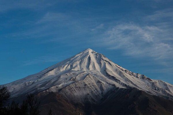 ماجرای کاهش ارتفاع قله دماوند چیست؟