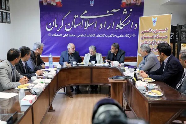 شورای معاونین دانشگاه آزاد اسلامی کرمان با حضور دکتر رنجبر برگزار شد